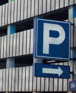 1. Van groot belang is of een parkeergarage open of gesloten is.