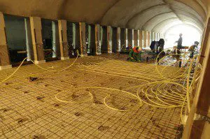 De installaties gaan de vloer in