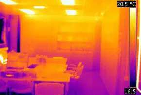 Infraroodfoto van de thermische gelaagdheid in een vertrek dat aan de onderzijde wordt afgekoeld. Foto: Tonzon.