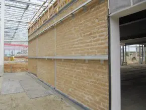 Ook een aantal binnenmuren in Wildlands zijn in leem uitgevoerd vanwege de goede eigenschappen.