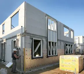 De minimale Rc-waarden voor nieuwbouw zijn: vloer 3,5 m2K/W, gevel 4,5 m2K/W en dak 6 m2K/W.