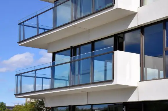 Balkons woontoren Bellavista