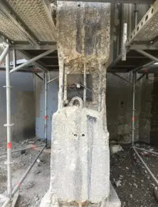 Nadat de roest mechanisch is verwijderd, is CorrVerter aangebracht op de metalen oppervlakten van de toren.