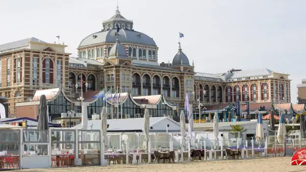 De nieuwe dakbedekking mocht geen afbreuk doen aan de klassieke uitstraling van het Kurhaus