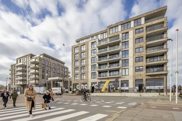 De gebouwen hebben een luxe uitstraling