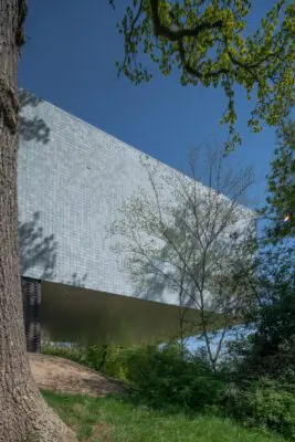 Het grote overstek van 14,4 meter diep. Foto Jannes Linders.
