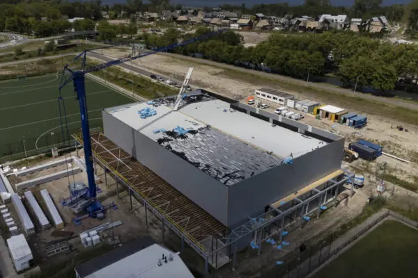 De sporthal in Muiden heeft een stalen hoofddraagconstructie.