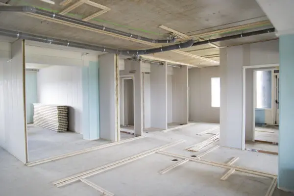 Prefab scheidingswanden van de Tasmantoren, dat getransformeerd is van kantoor naar woningen.