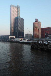 De Maastoren, op de Kop van Zuid in Rotterdam, is 165 meter hoog.