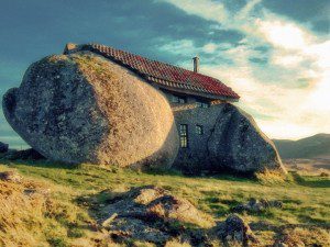 10 Stone House (Guimarães, Portugal)