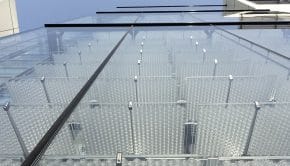 De Lumiduct is in een dubbele gevelconstructie geplaatst, om de gevoelige onderdelen te beschermen en vervuiling te voorkomen.