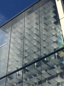 De Lumiduct richt zich door middel van een suntracker.