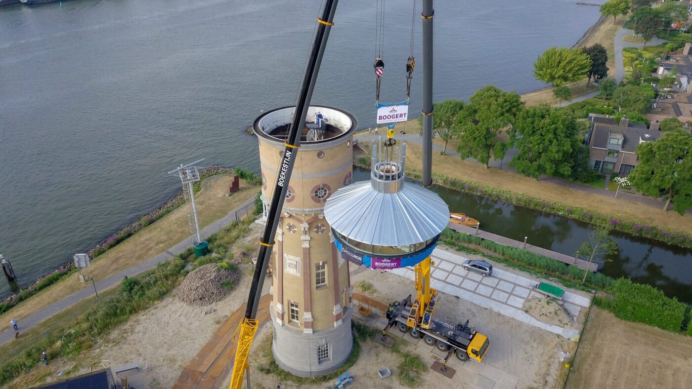 Plaatsing toren Nieuwe prefab kroon op Zwijndrechtse watertoren01