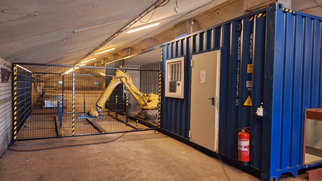 Unieke robotproductie van prefab strobouwelementen op het boerenerf